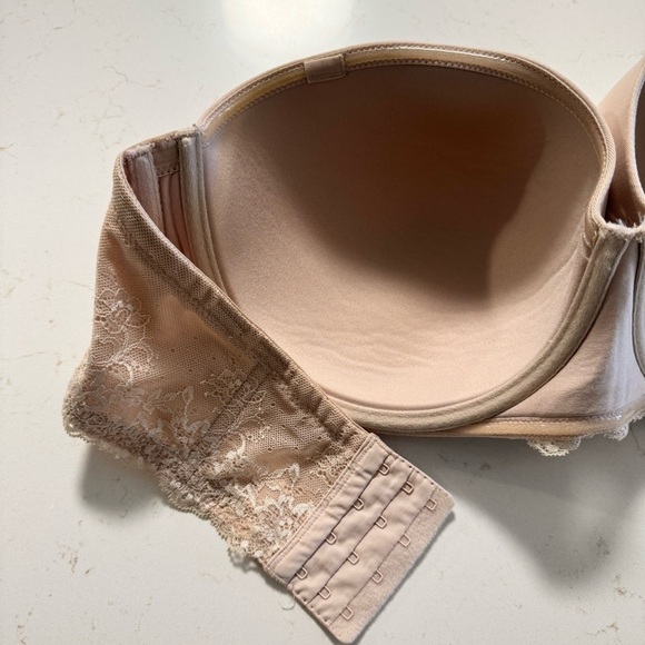 Torrid 40DDD Nude Underwire Strapless Bra Lace Detail - Picture 7 of 11